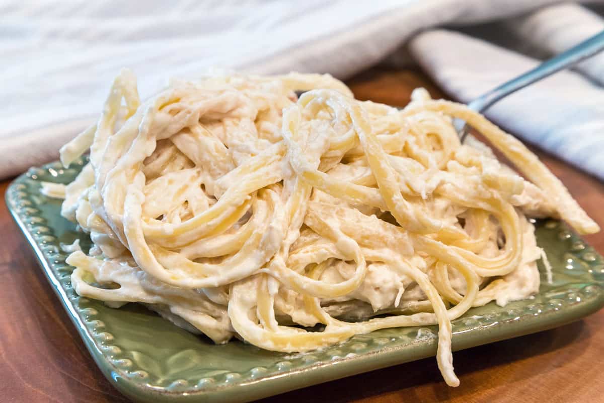 Chicken alfredo linguine on a plate.