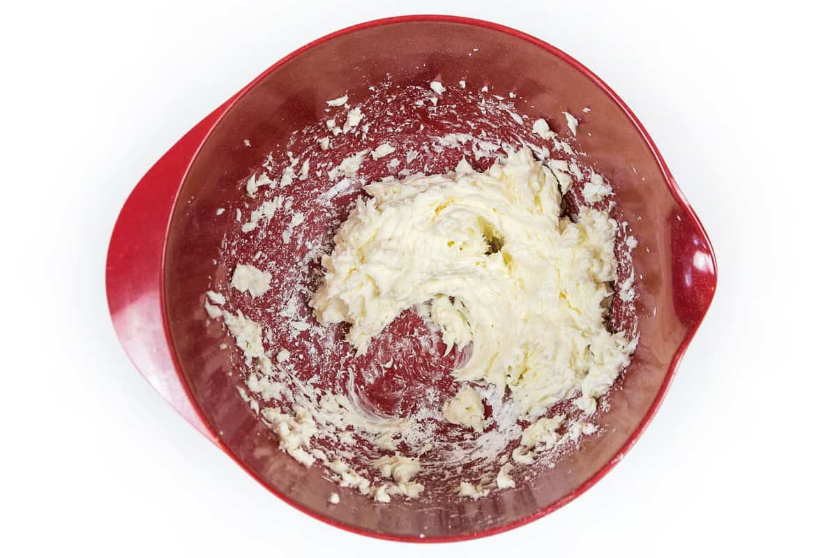 Beat the cream cheese and powdered sugar in the bowl.