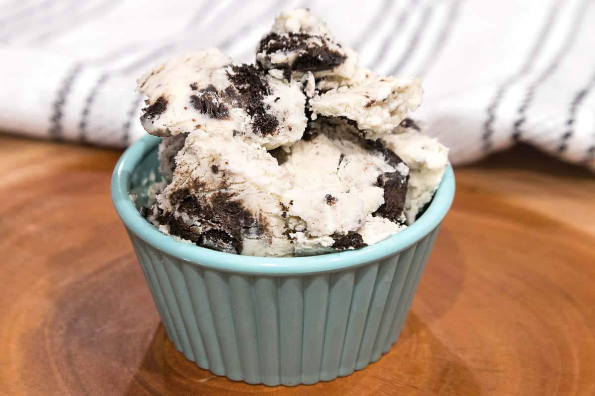 Oreo ice cream in a bowl.