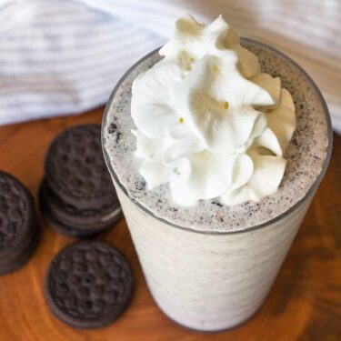 Oreo Milkshake Recipe (Cookies and Cream)