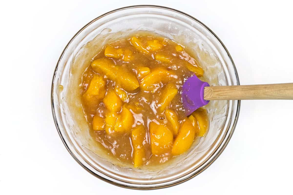 Mix the thickened peach juice and peaches thoroughly.
