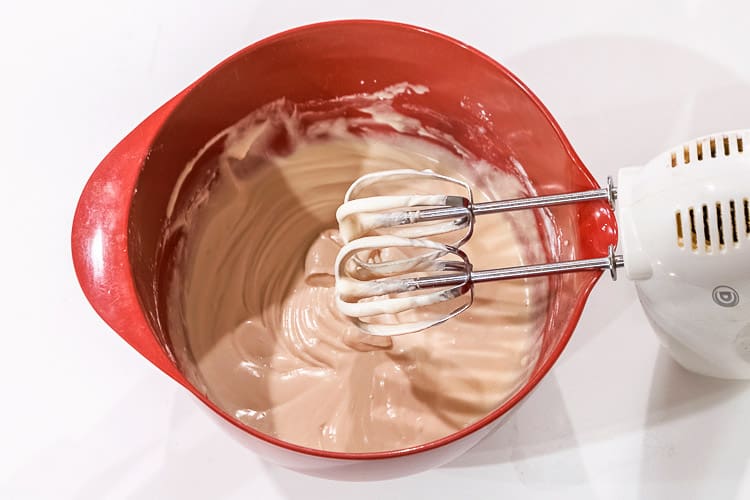Mix the milk, powdered sugar, and vanilla extract thoroughly.