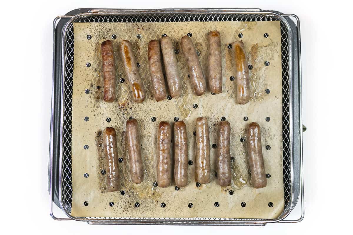 Cooked link sausages.