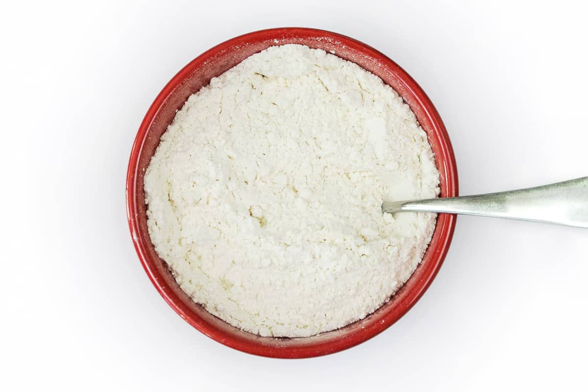Prepare the flour mixture.